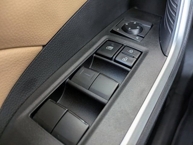 Used 2022 Toyota RAV4 LE image 19