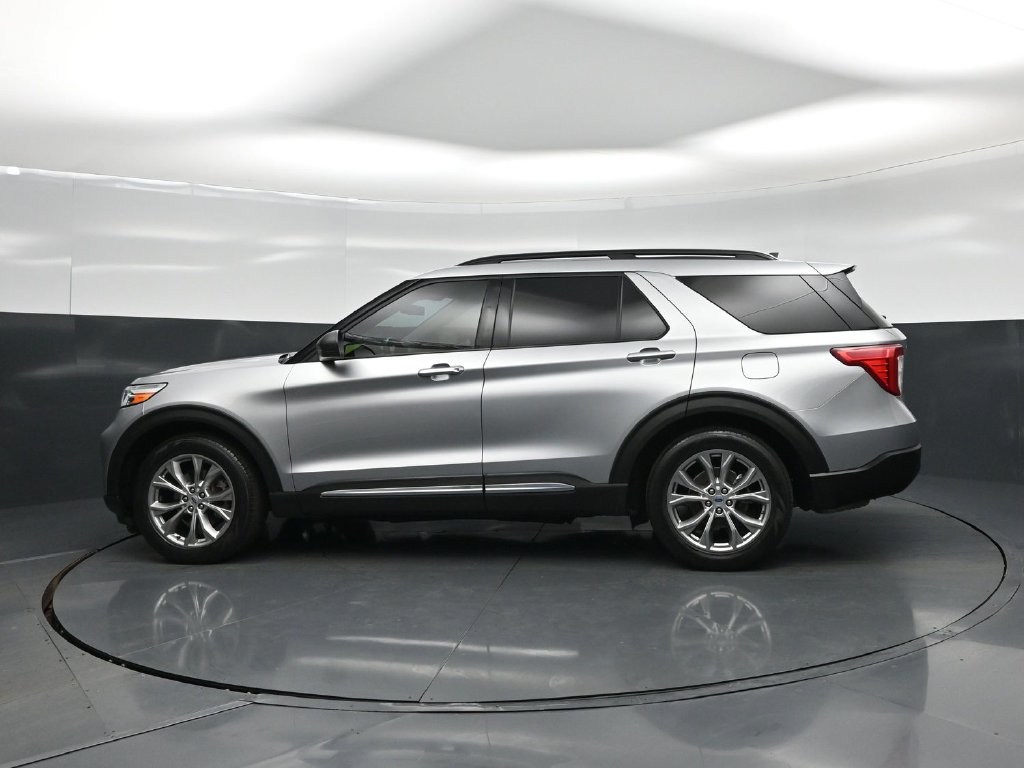 Certified 2021 Ford Explorer XLT w/ Equipment Group 202A RWD image 24