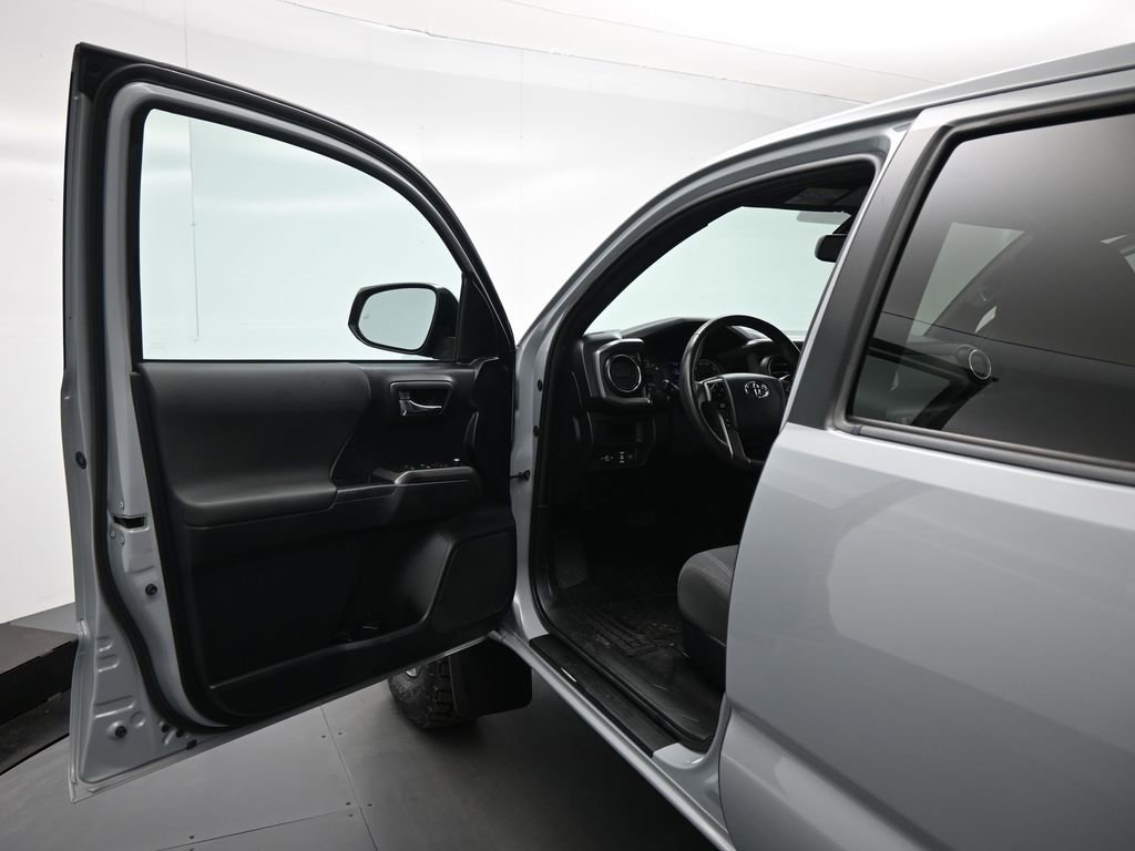 Used 2018 Toyota Tacoma TRD Off-Road image 8