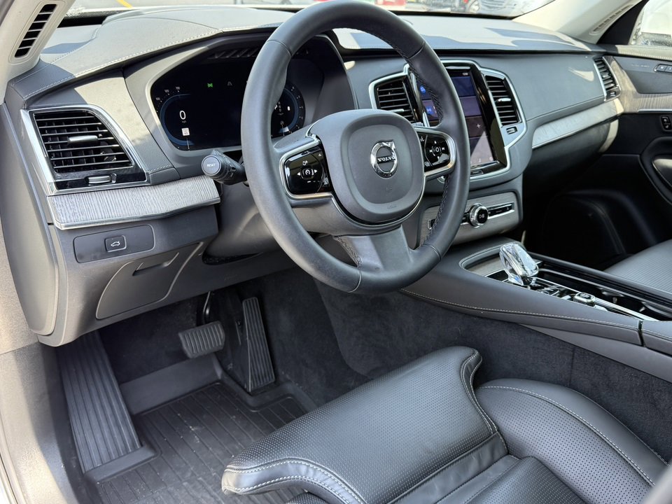 Used 2023 Volvo XC90 B6 Ultimate w/ Protection Package image 28