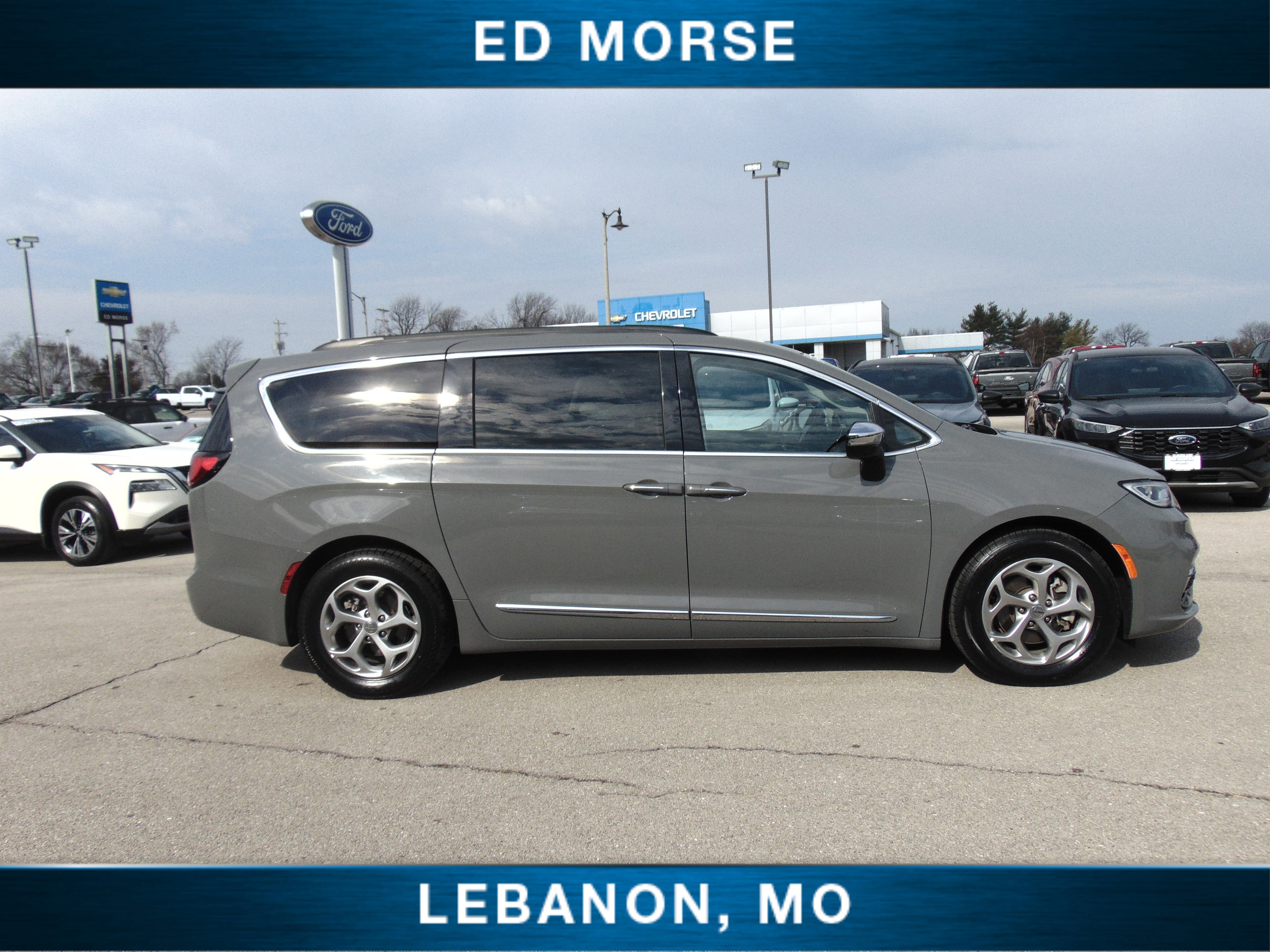 Used 2023 Chrysler Pacifica Limited image 6