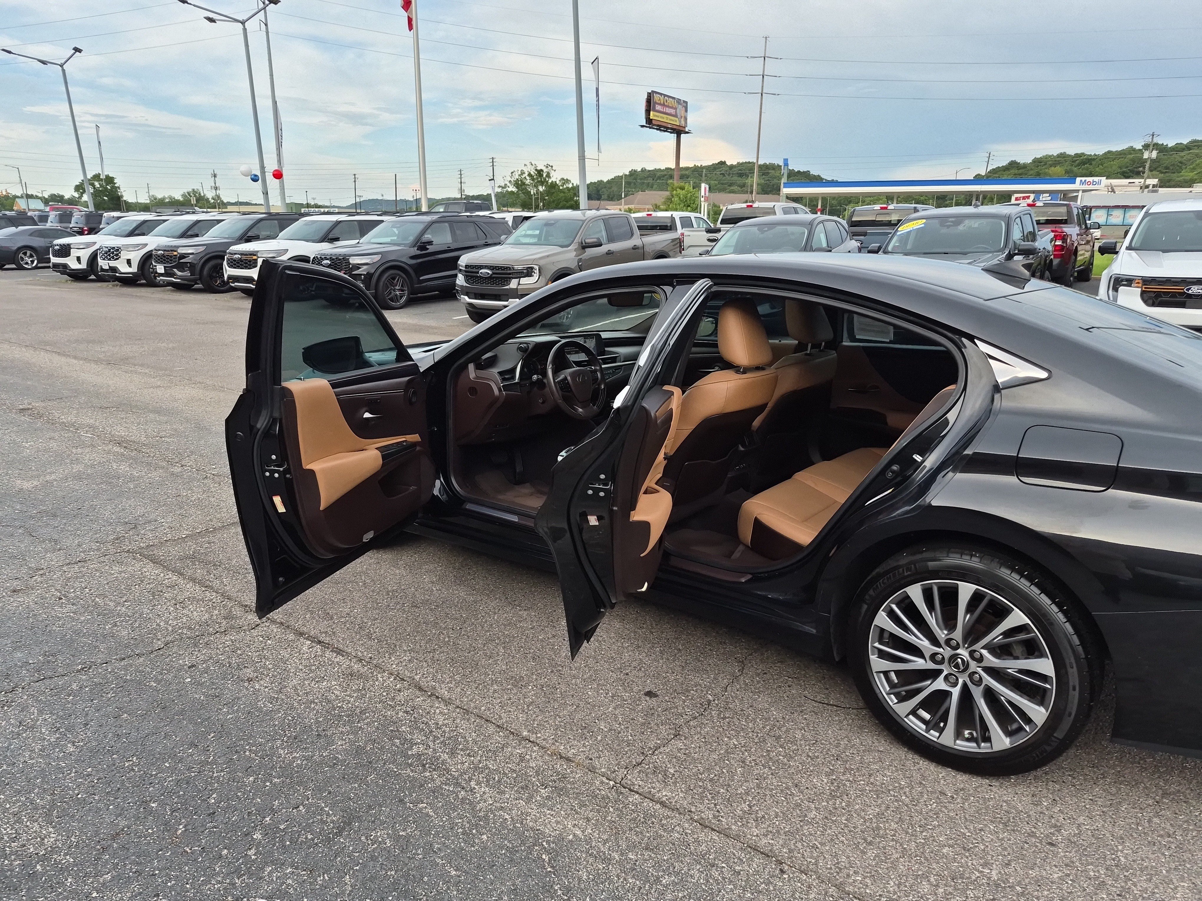 Used 2019 Lexus ES 350 w/ Premium Package FWD image 14