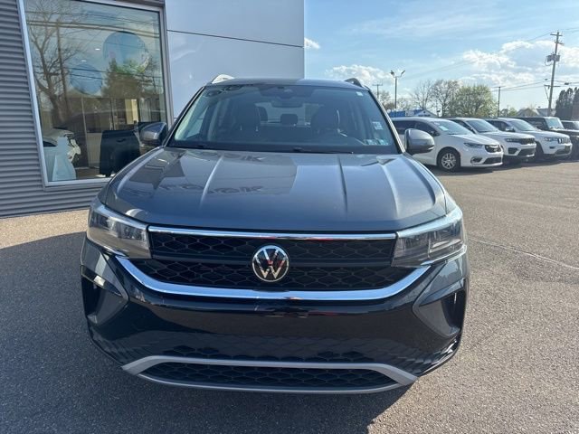 Used 2024 Volkswagen Taos SE AWD/4WD image 3