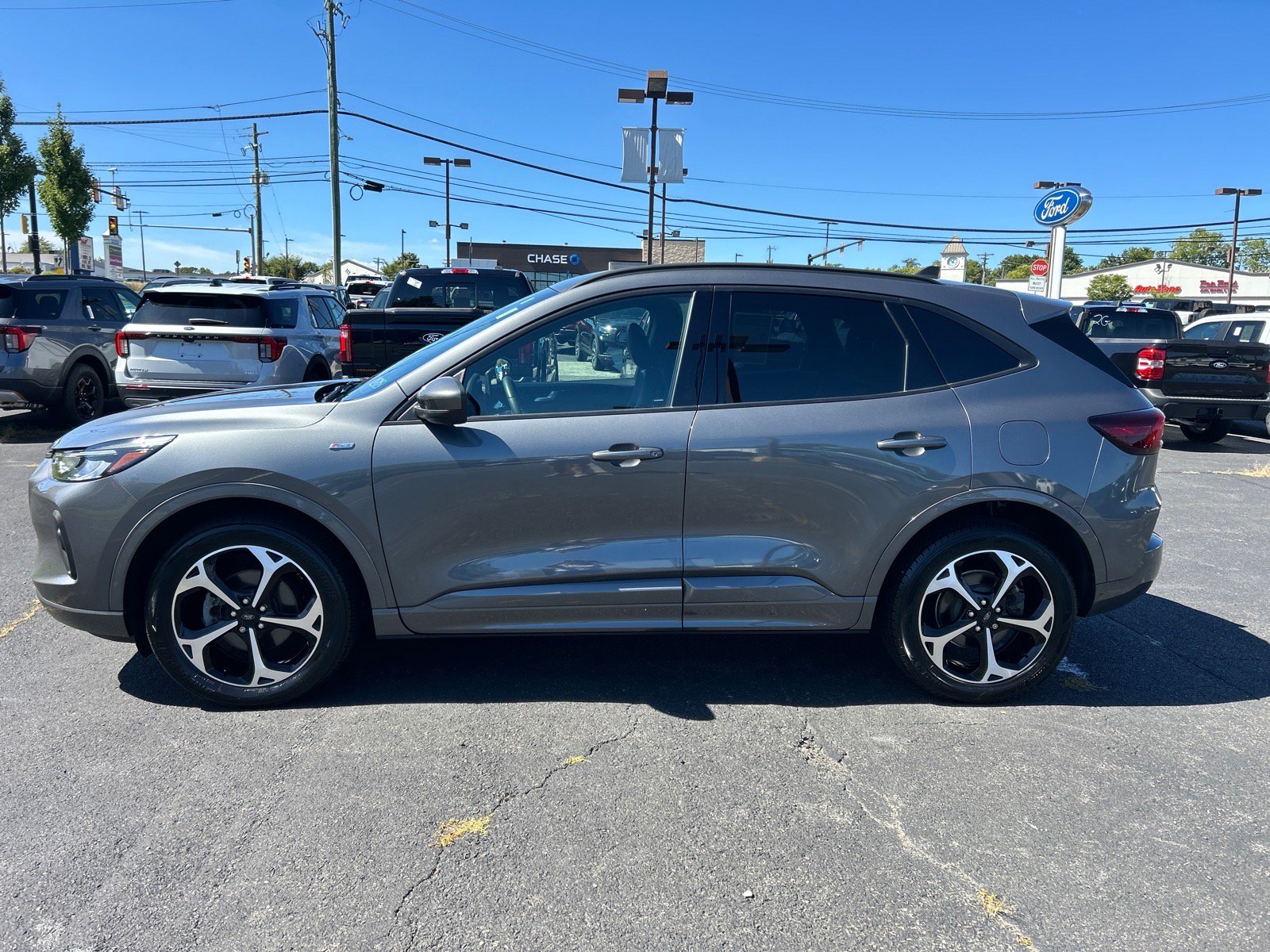 Certified 2023 Ford Escape ST-Line Select w/ Tech Pack #2 AWD/4WD image 4