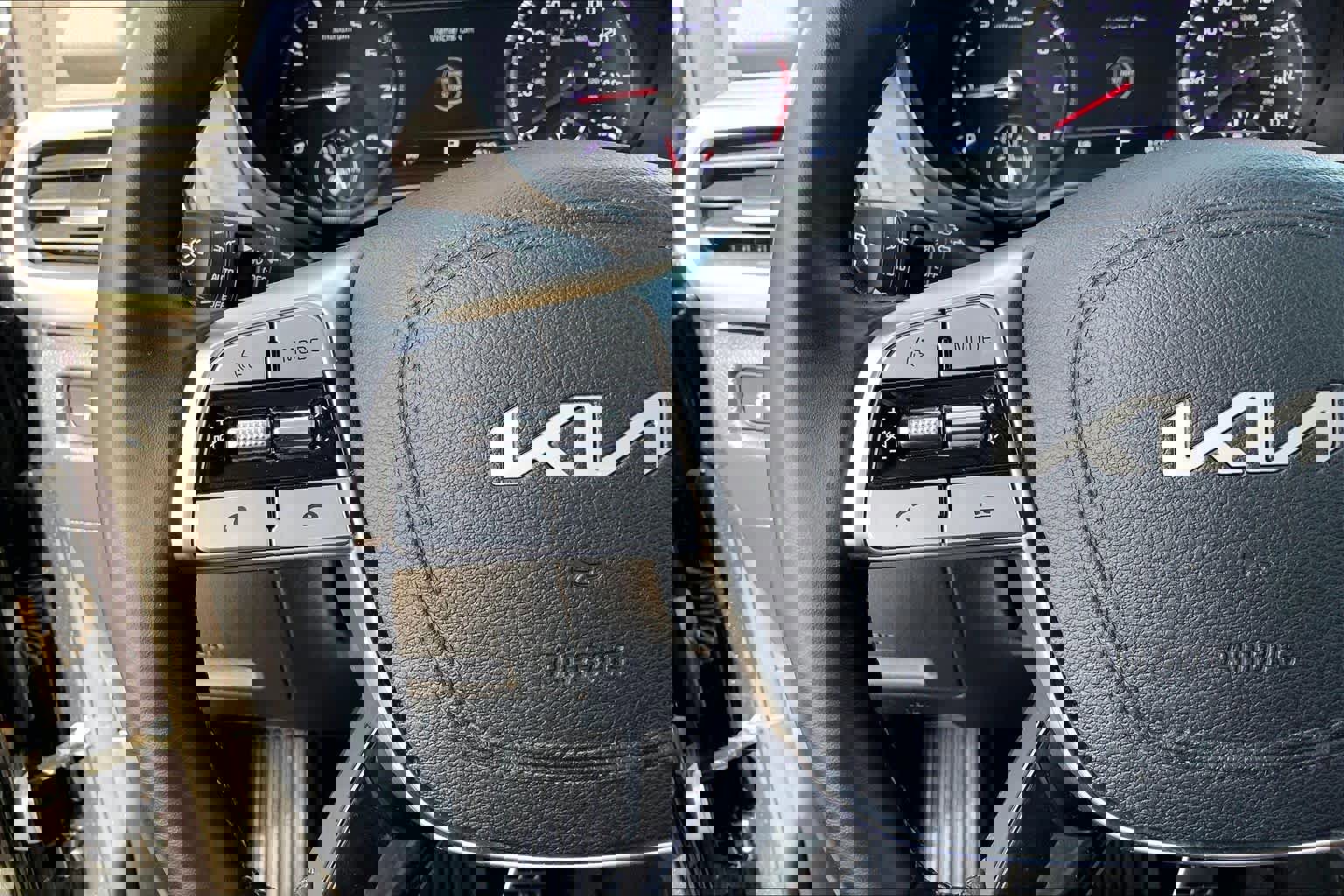 Used 2022 Kia Telluride SX w/ SX Prestige Package image 23