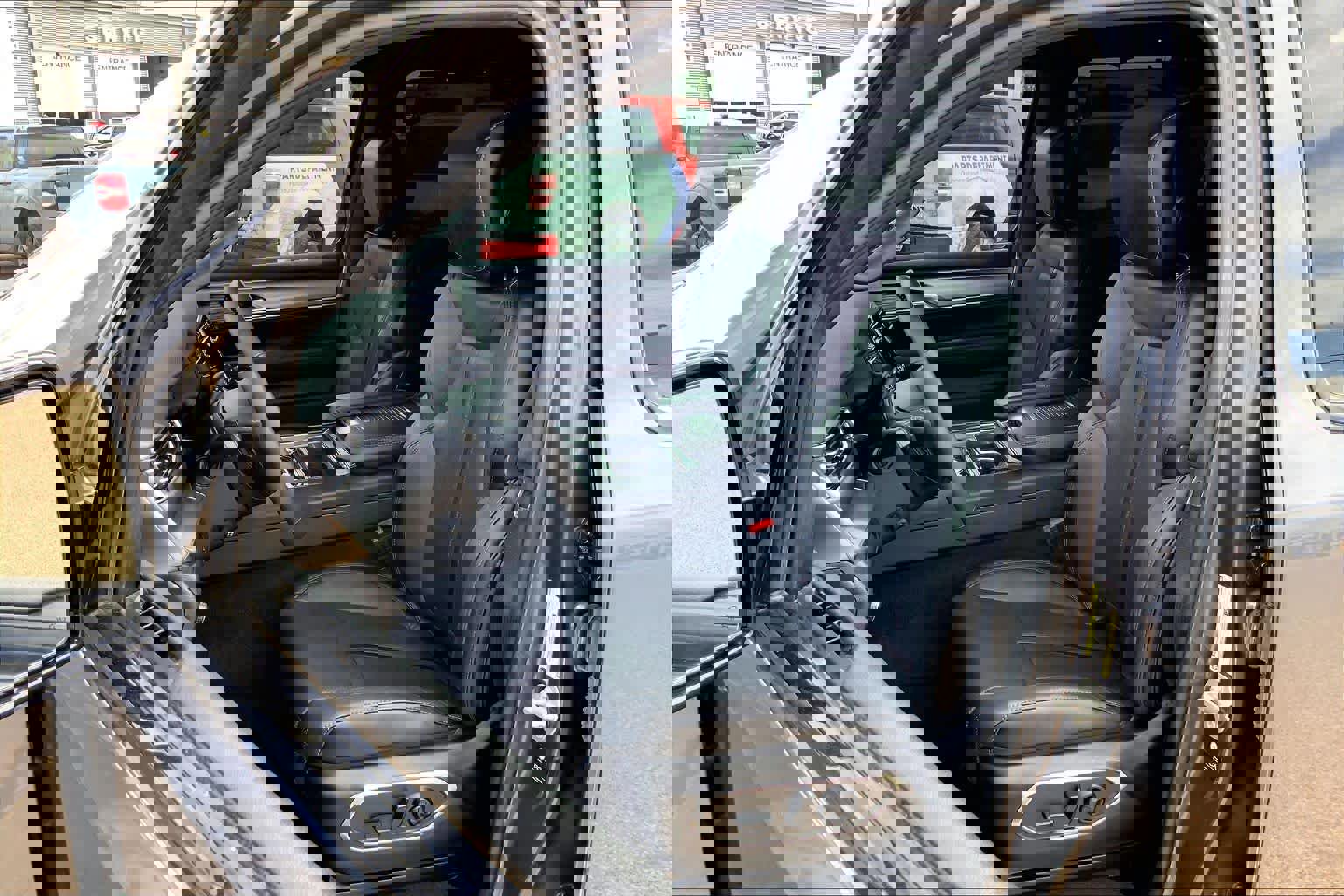 Used 2024 Jeep Wagoneer L Series II w/ Convenience Group I image 10