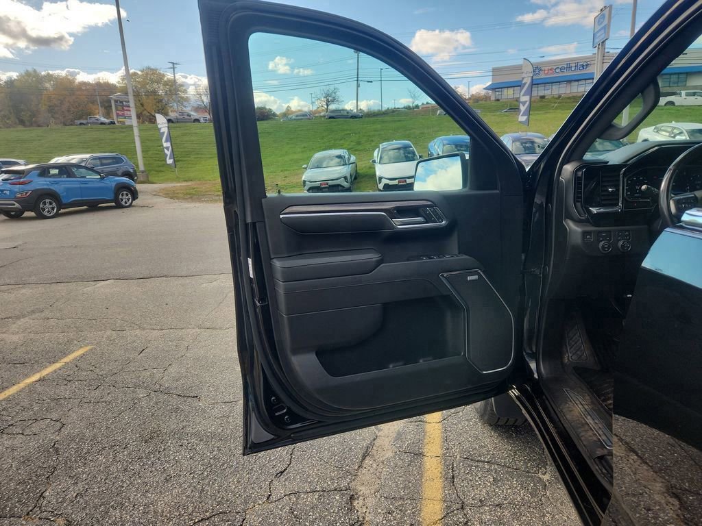 Used 2023 Chevrolet Silverado 1500 LTZ AWD/4WD image 11