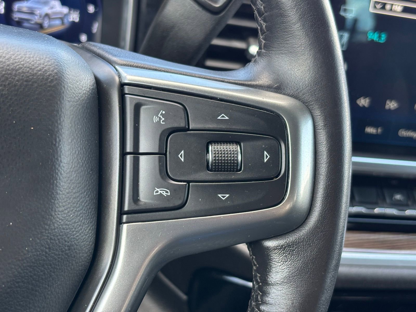 Used 2022 Chevrolet Silverado 1500 LT AWD/4WD image 25