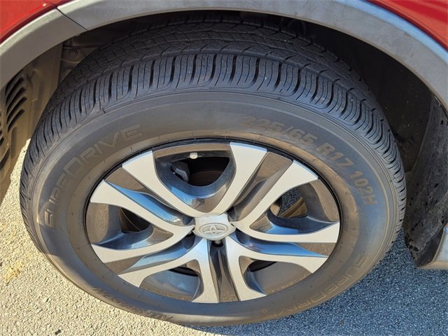 Used 2018 Toyota RAV4 LE image 18