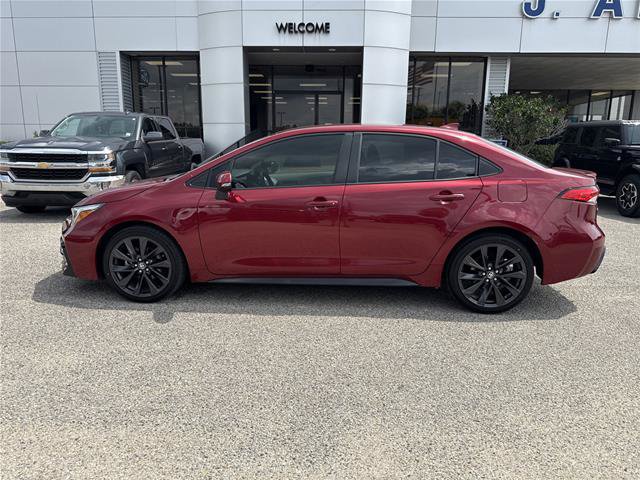 Used 2023 Toyota Corolla SE w/ Carpet Mat Package (TMS) FWD image 2
