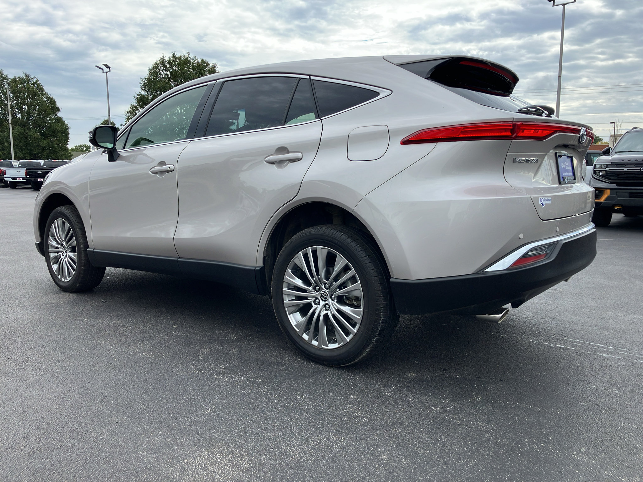 Used 2022 Toyota Venza Limited w/ Advanced Technology Package AWD/4WD image 4