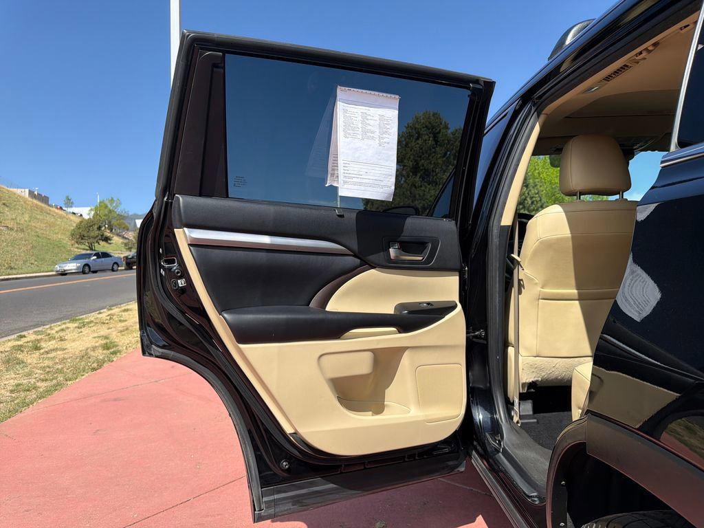 Used 2019 Toyota Highlander XLE AWD/4WD image 21