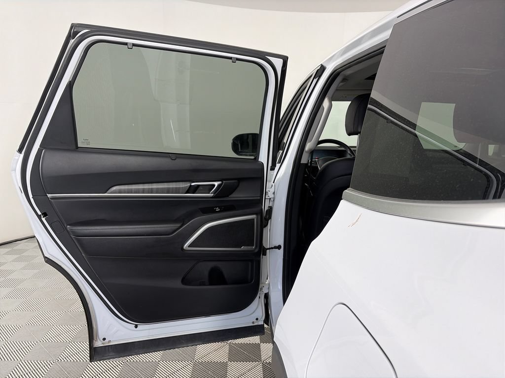 Used 2023 Kia Telluride EX w/ EX Captain's Chair Package AWD/4WD image 12