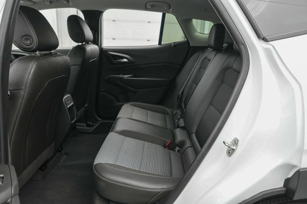 Used 2025 Chevrolet Trax LT w/ LT Convenience Package FWD image 18