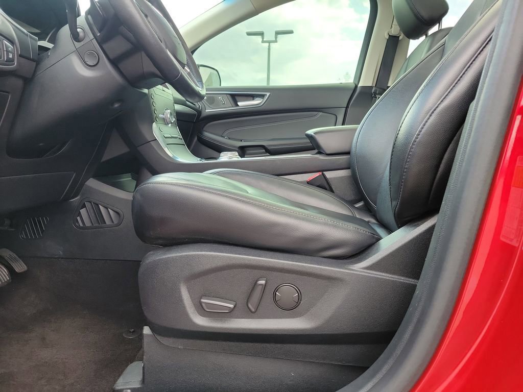 Certified 2020 Ford Edge Titanium AWD/4WD image 18