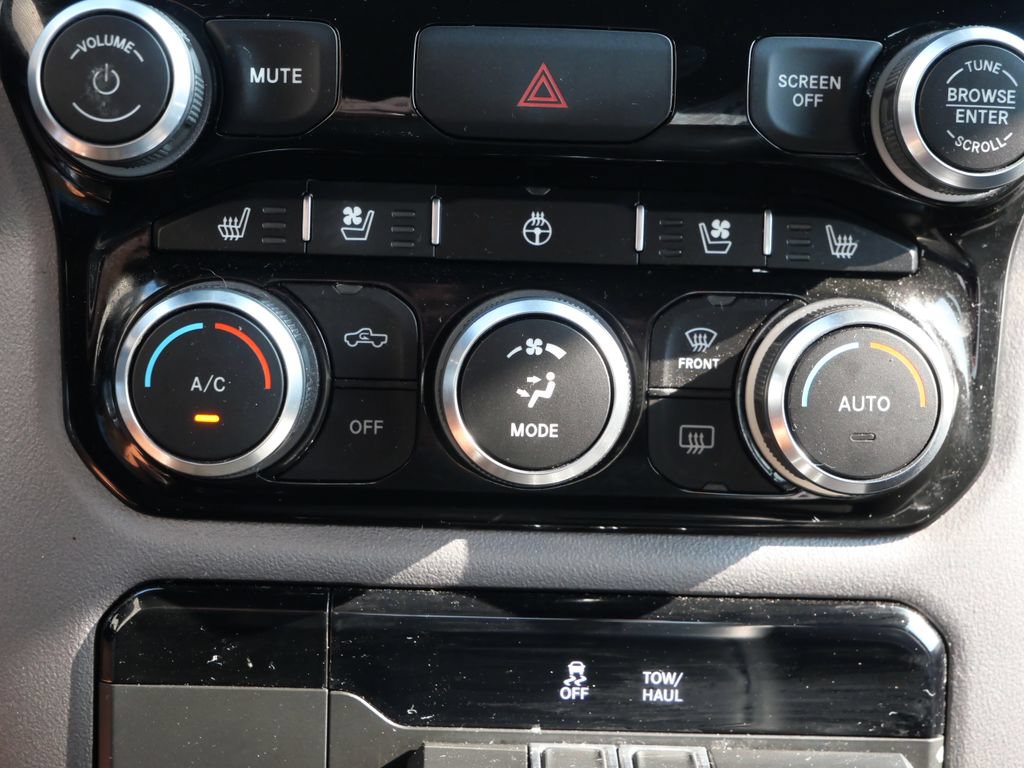 Used 2023 RAM 1500 Laramie AWD/4WD image 32