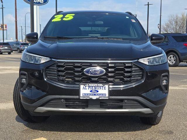Certified 2025 Ford Escape ST-Line Select AWD/4WD image 4
