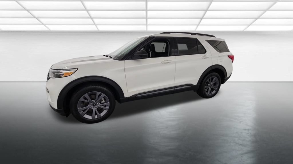 Certified 2024 Ford Explorer XLT w/ Equipment Group 202A AWD/4WD image 4