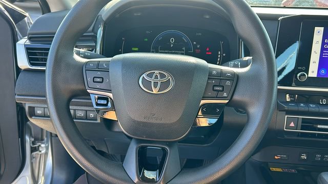Used 2025 Toyota Camry LE image 19