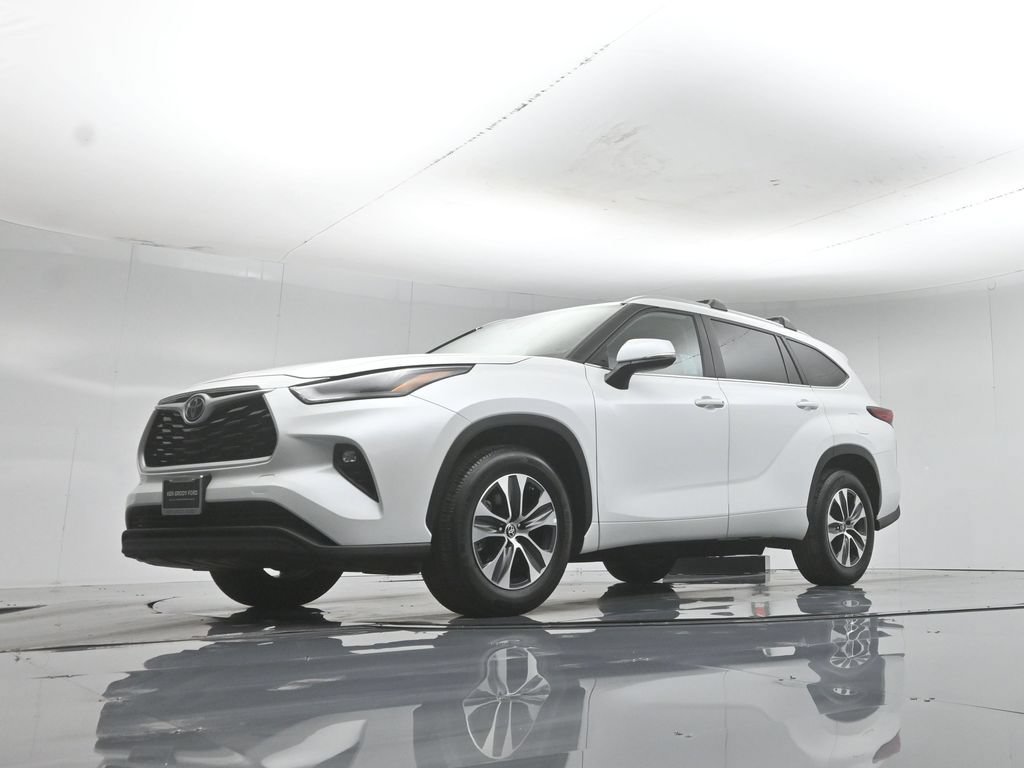 Used 2023 Toyota Highlander XLE FWD image 49