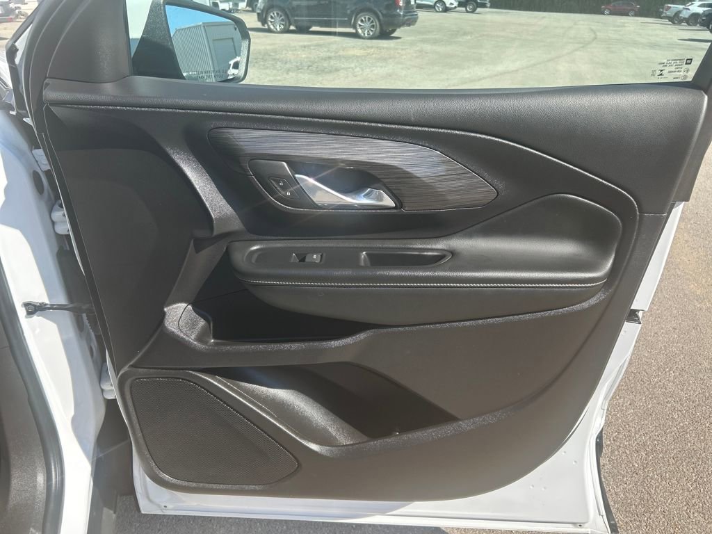 Used 2024 GMC Terrain SLT image 30