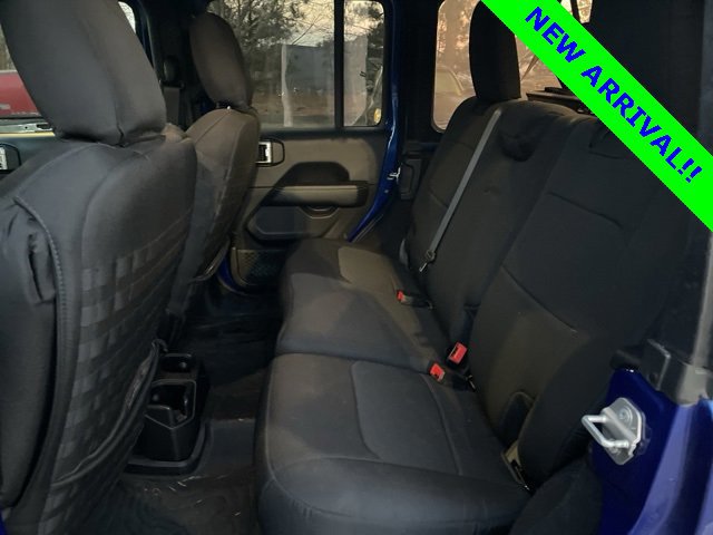 Used 2018 Jeep Wrangler Unlimited Sahara image 9