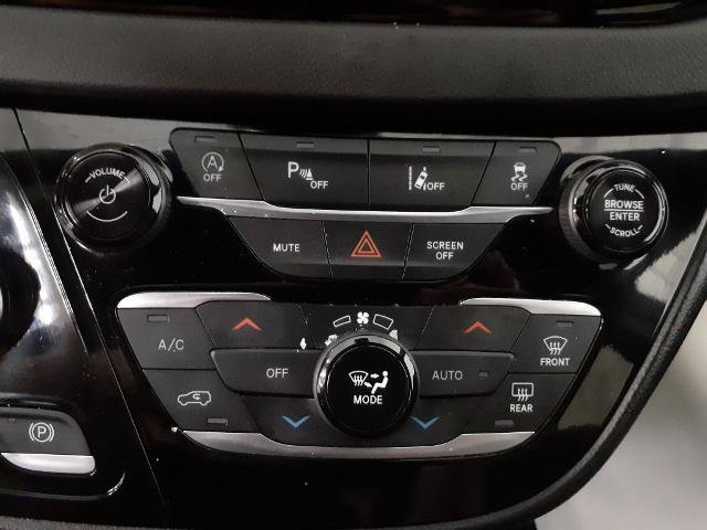Used 2025 Chrysler Pacifica Select FWD image 5