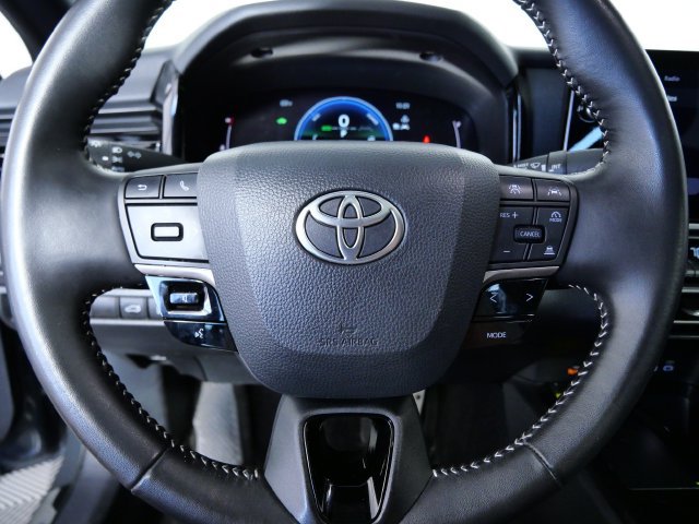 Used 2025 Toyota Camry SE w/ Multimedia Upgrade Package AWD/4WD image 23