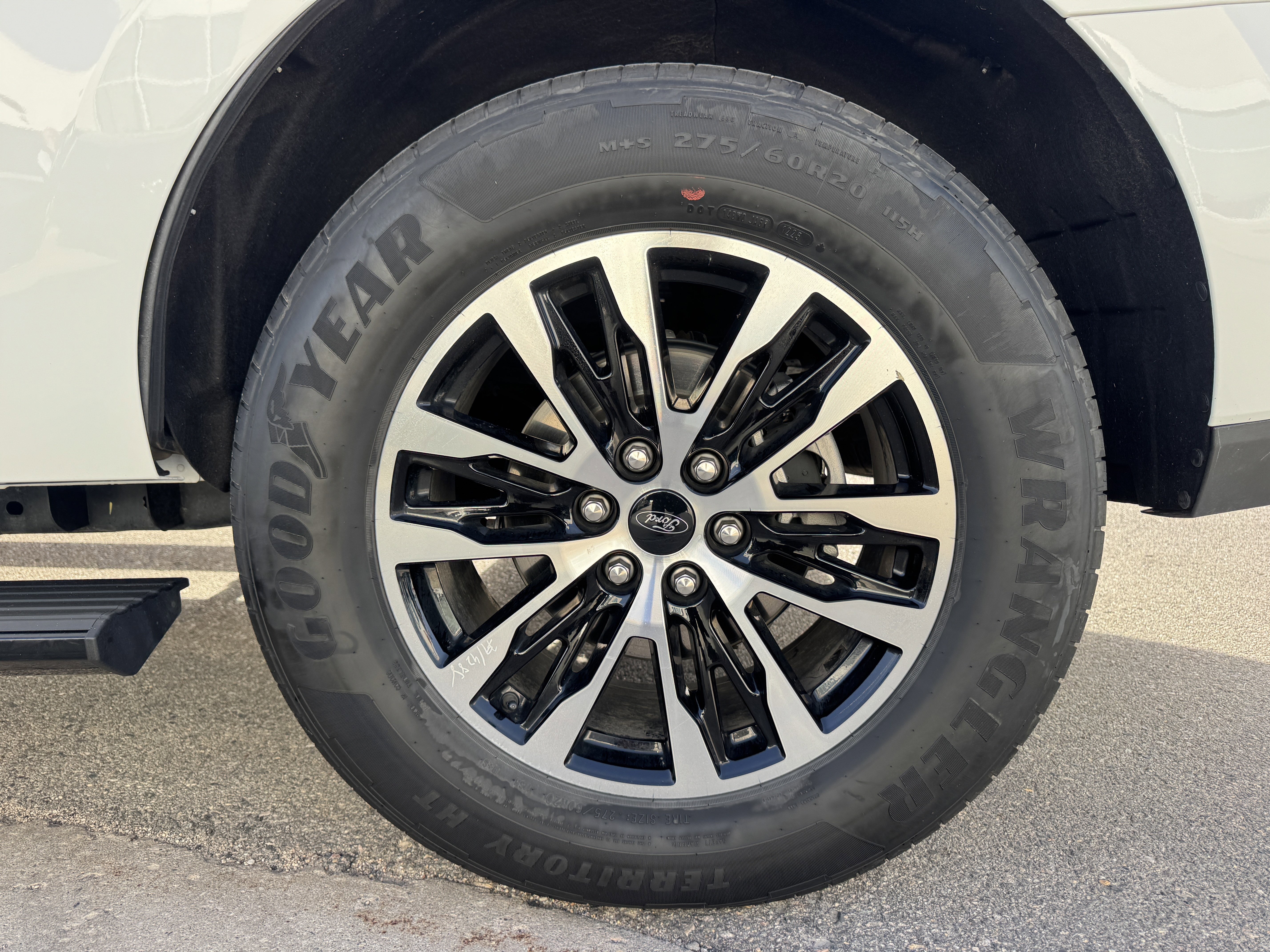 Certified 2025 Ford Expedition Platinum AWD/4WD image 19