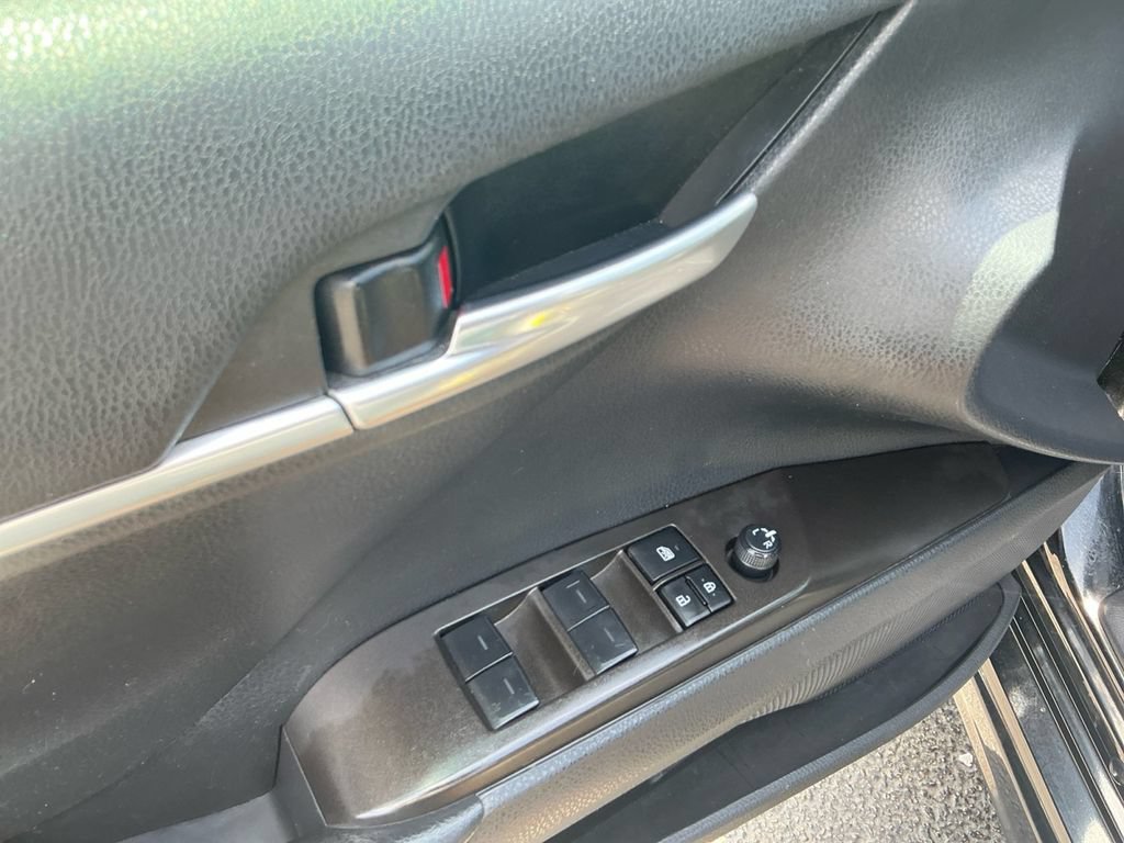 Used 2023 Toyota Camry SE w/ Convenience Package FWD image 16