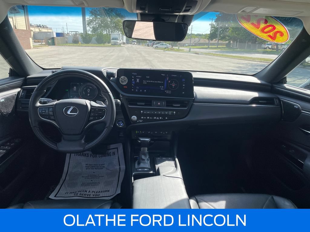 Used 2022 Lexus ES 300h w/ Accessory Package 2 FWD image 16