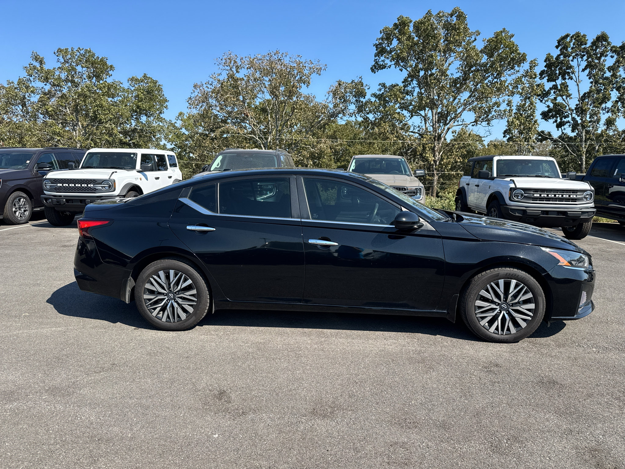 Used 2024 Nissan Altima 2.5 SV w/ SV Premium Package FWD image 5
