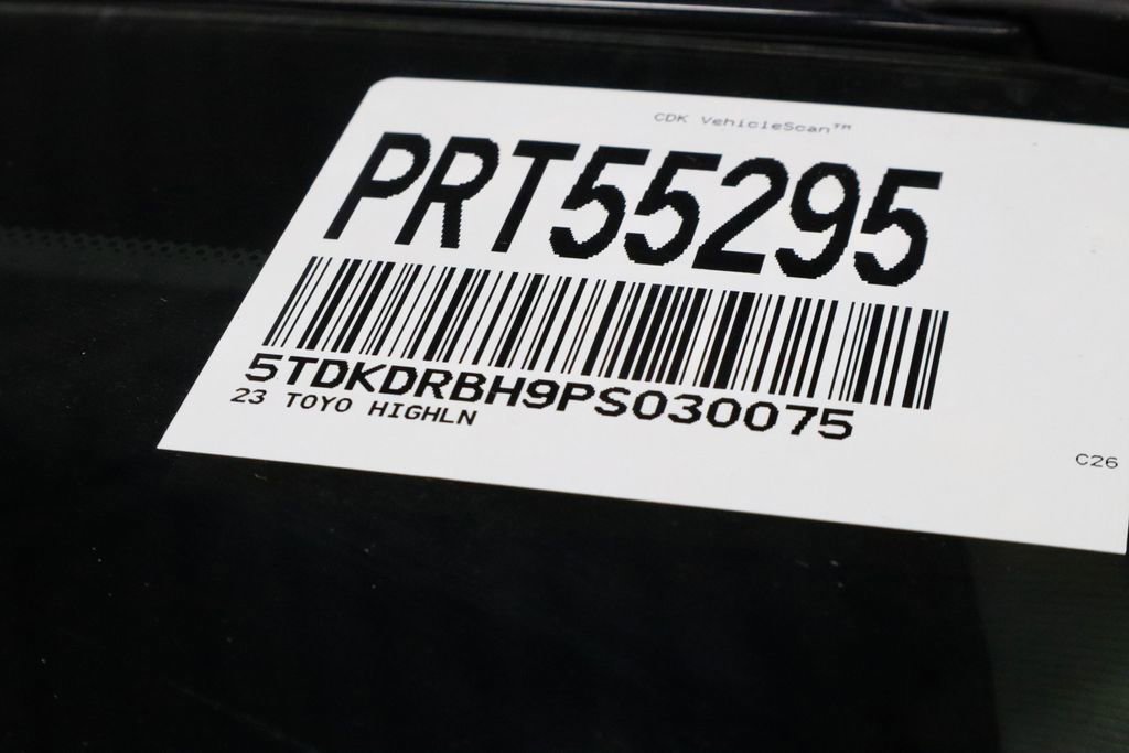 Used 2023 Toyota Highlander XLE AWD/4WD image 36