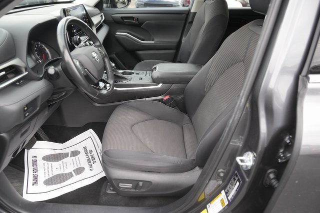 Used 2021 Toyota Highlander LE image 9