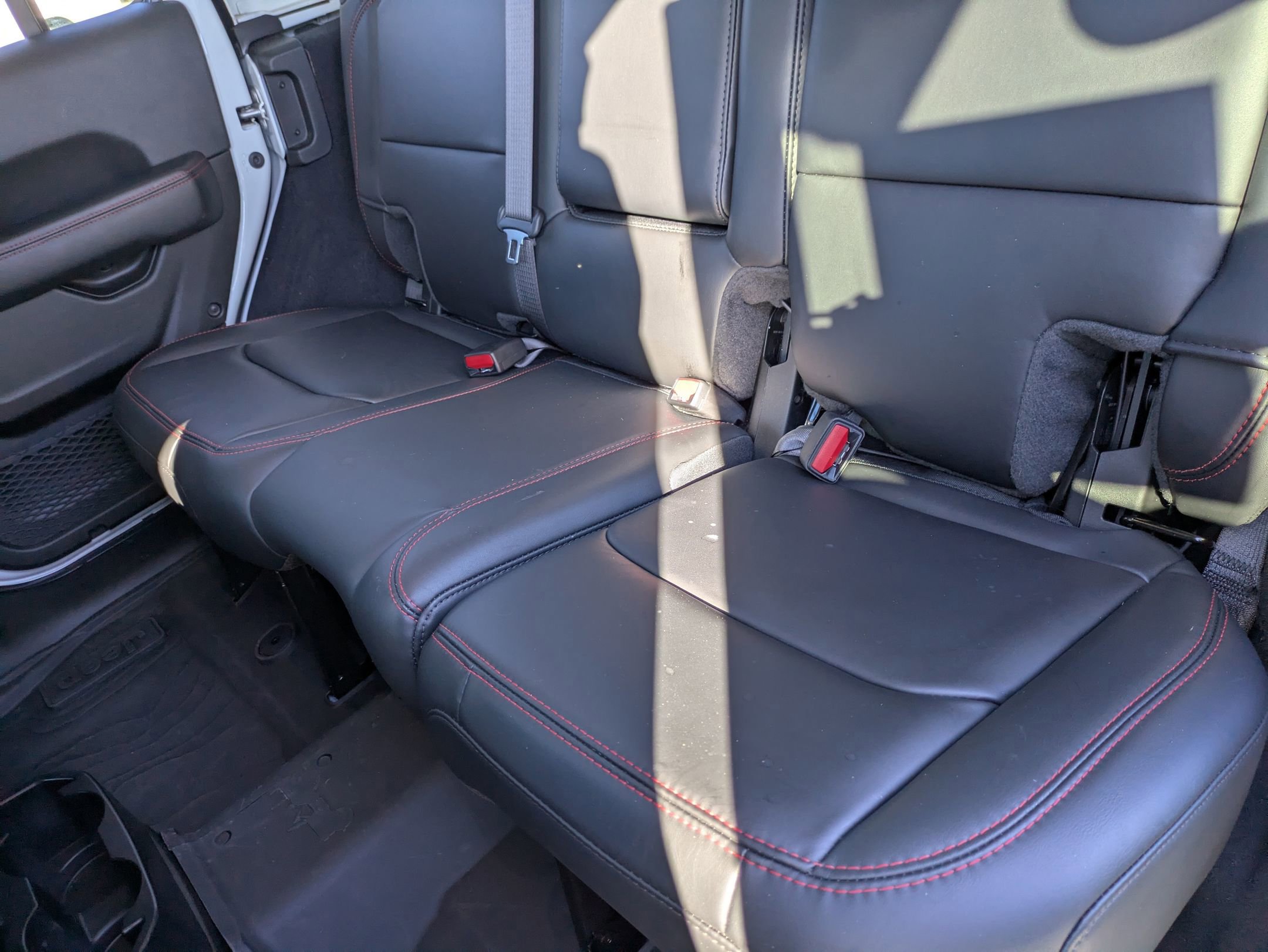 Used 2024 Jeep Wrangler Unlimited Rubicon w/ Capability Package image 31