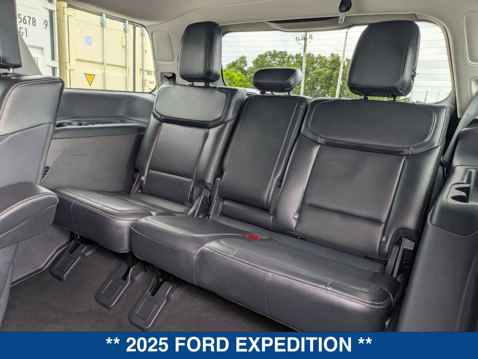 Certified 2025 Ford Expedition Platinum w/ Driver's Package AWD/4WD image 18