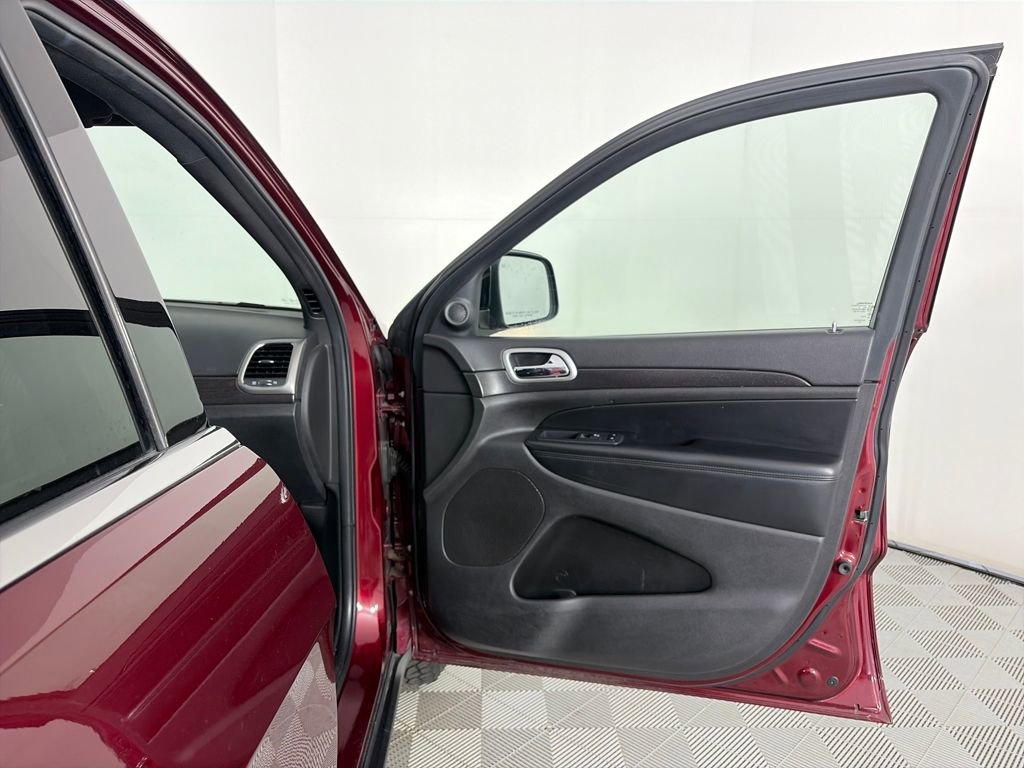 Used 2018 Jeep Grand Cherokee Laredo AWD/4WD image 30