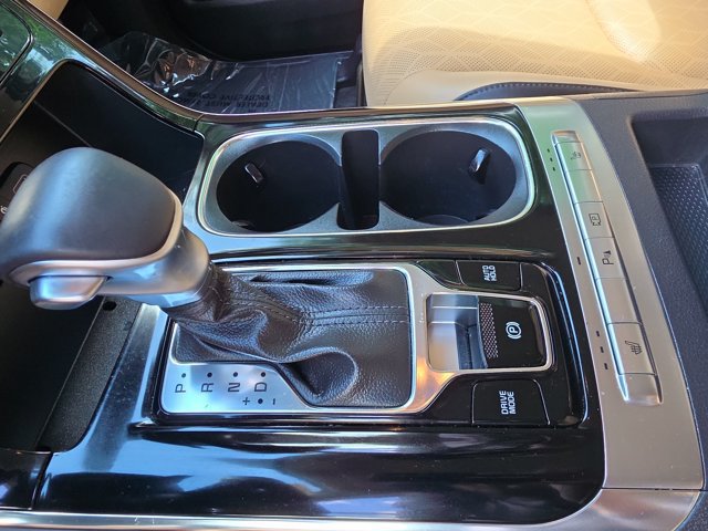 Used 2024 Kia Carnival EX FWD image 22
