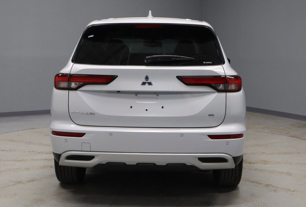Used 2023 Mitsubishi Outlander SE image 4