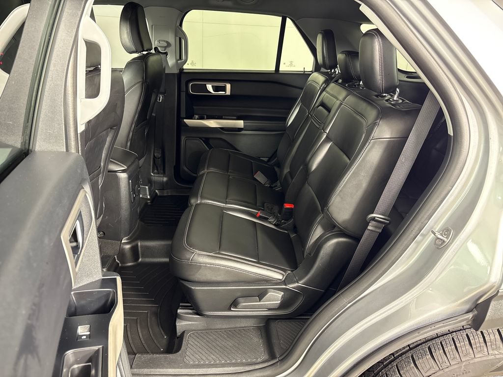 Certified 2024 Ford Explorer XLT w/ Equipment Group 202A RWD image 30