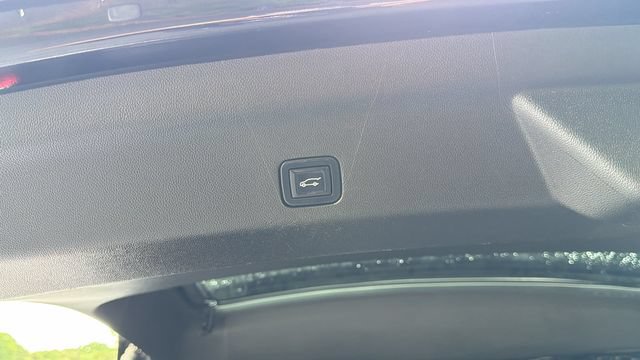 Used 2022 GMC Yukon SLT w/ SLT Luxury Package AWD/4WD image 23