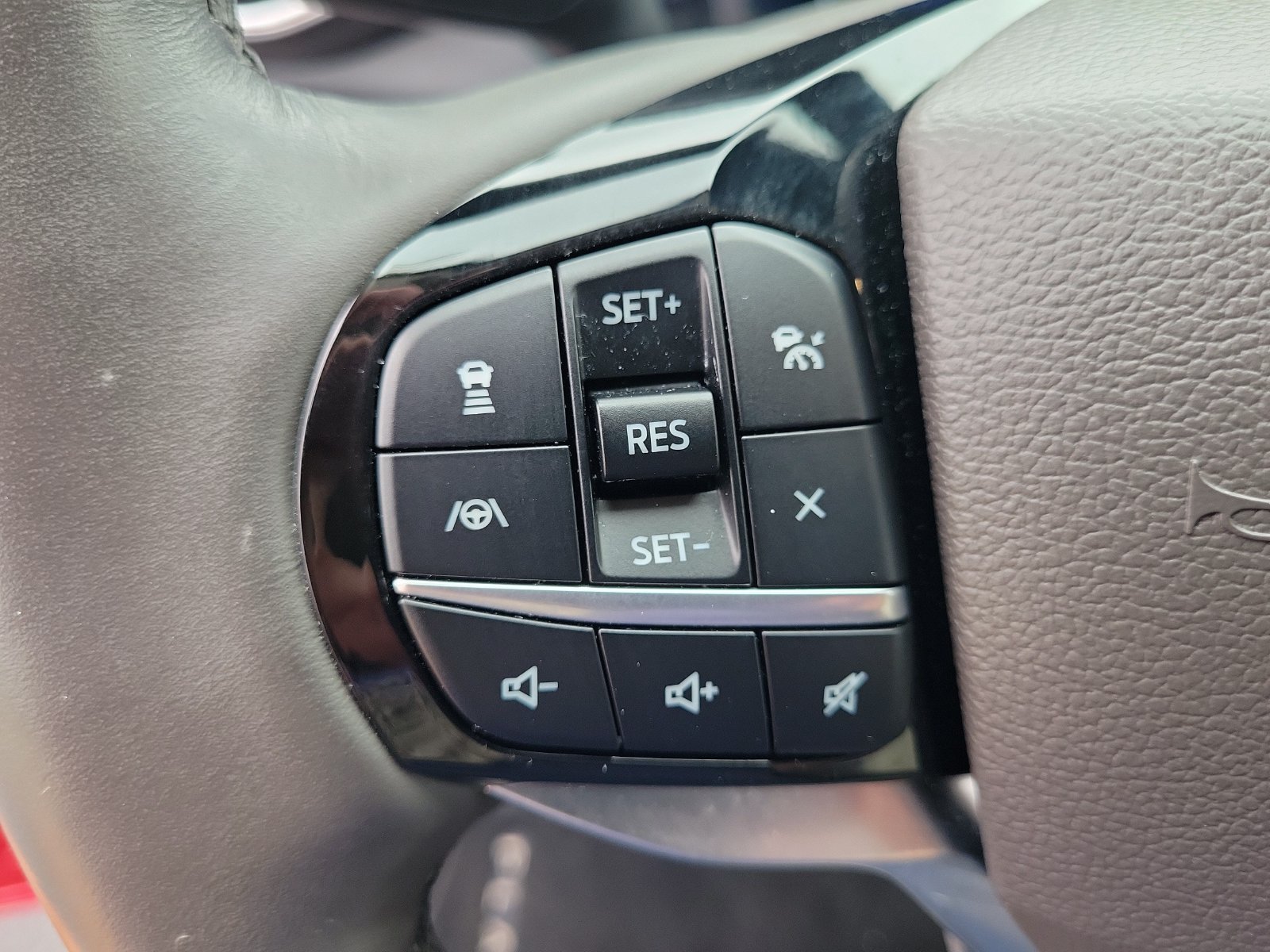 Certified 2023 Ford Explorer Platinum w/ Technology Package AWD/4WD image 22