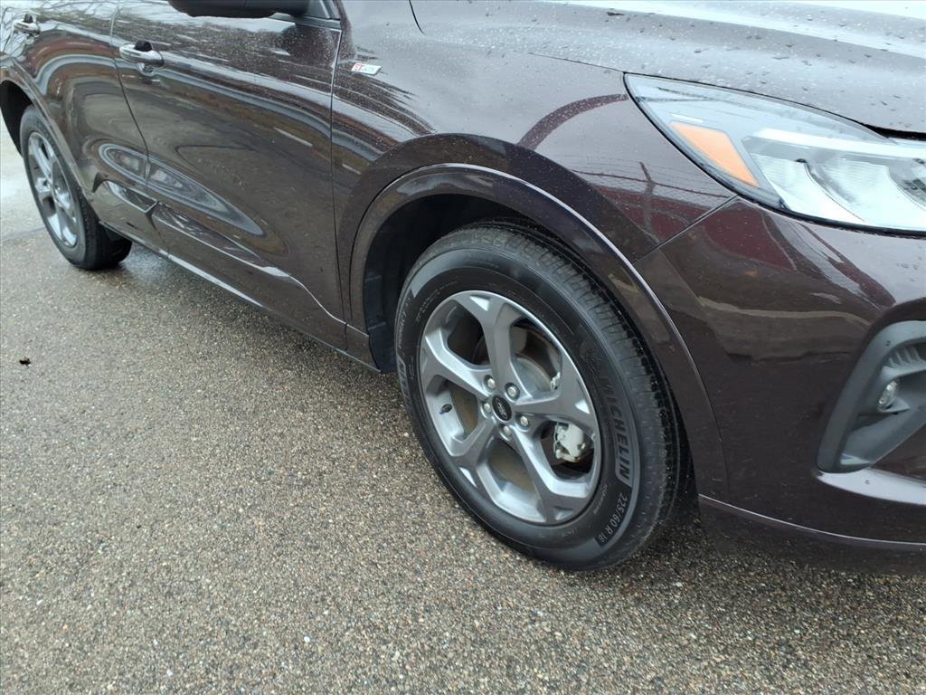 Certified 2023 Ford Escape ST-Line Select w/ Tech Pack #2 image 2