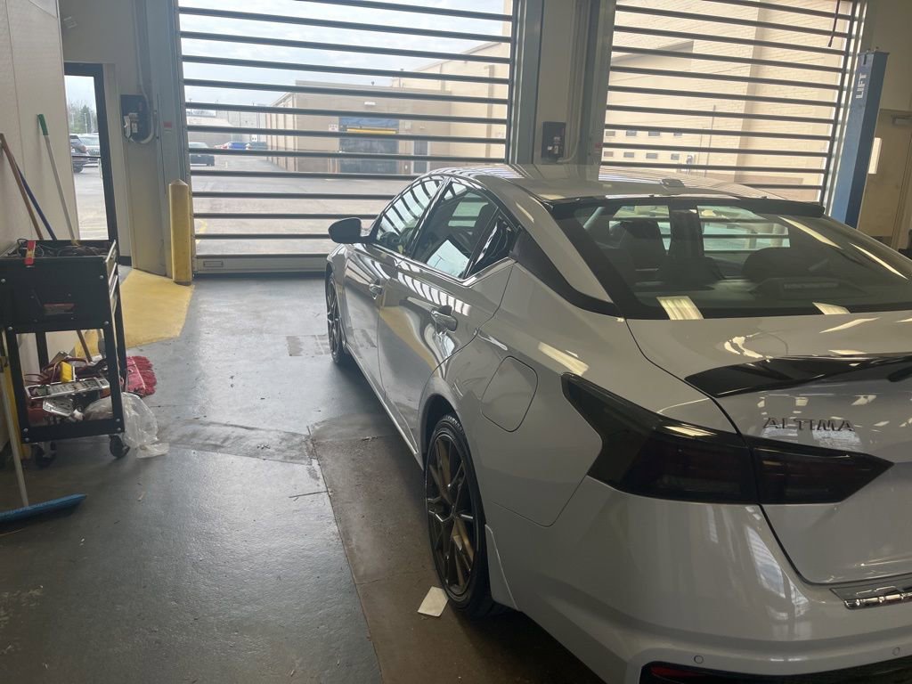 Used 2023 Nissan Altima 2.5 SR w/ SR Premium Package image 7