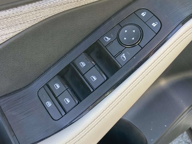 Used 2023 Nissan Rogue SV FWD image 18