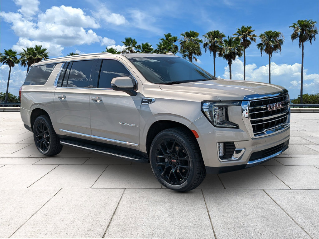 Used 2023 GMC Yukon XL SLT w/ SLT Premium Package AWD/4WD image 2