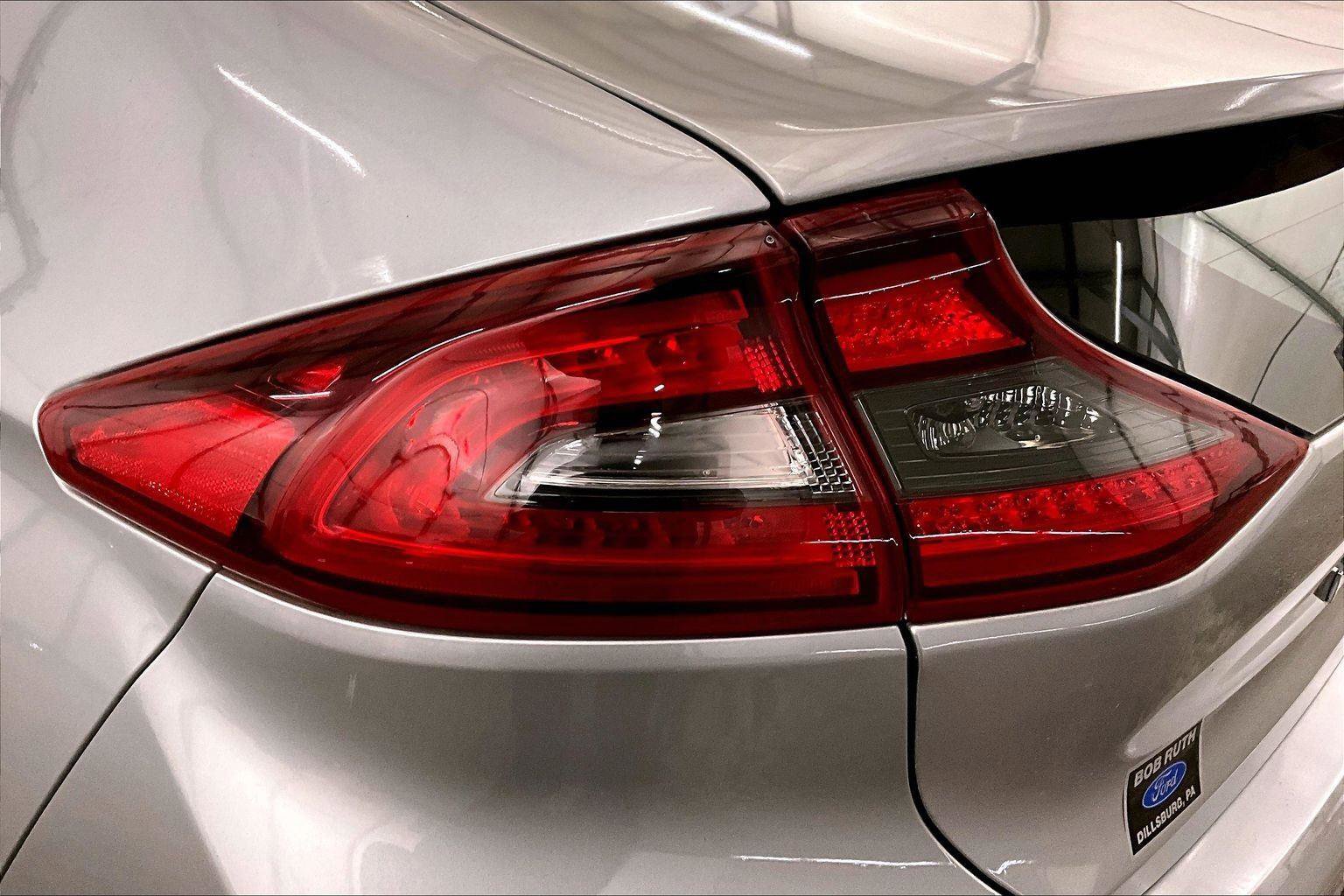 Used 2019 Hyundai Ioniq Plug-In Hybrid image 28