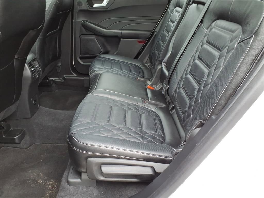 Certified 2023 Ford Escape Platinum w/ Premium Technology Package image 12