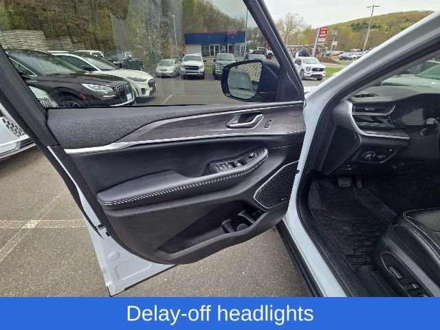 Used 2023 Jeep Grand Cherokee 4WD 4xe image 17