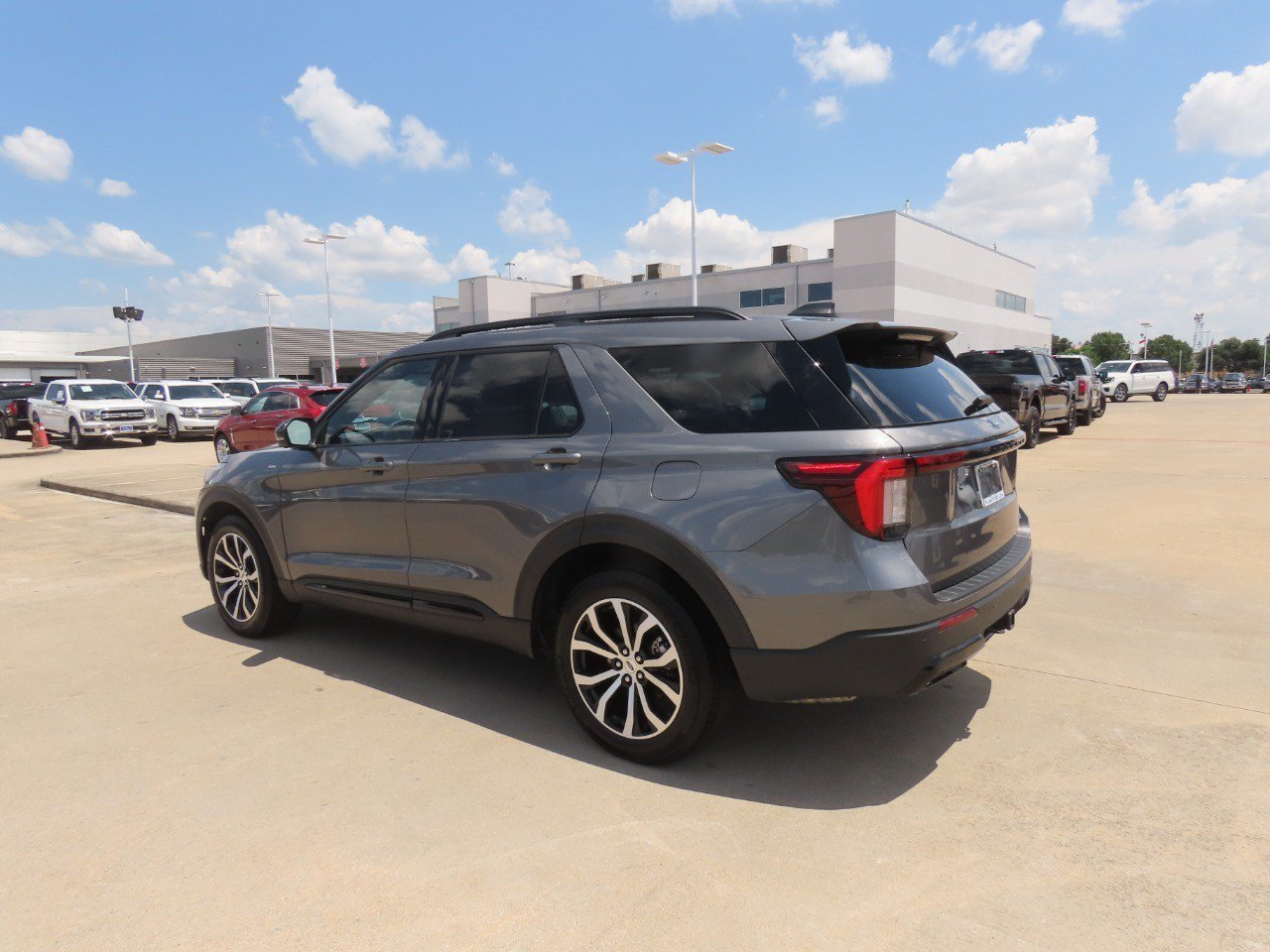 Certified 2025 Ford Explorer ST-Line AWD/4WD image 17